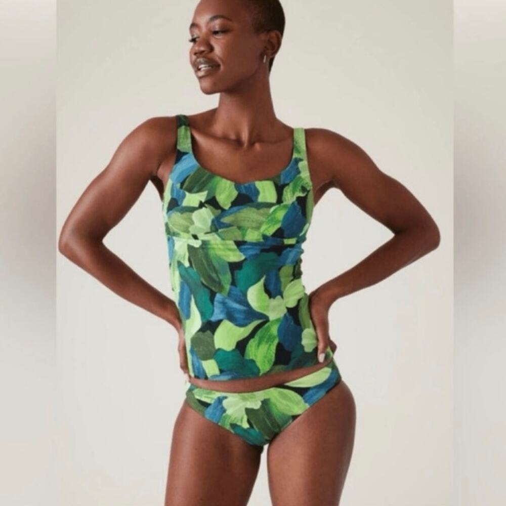 Athleta size 34D/DD Bondi Bra
Cup Tankini Swim Top Liana Floral Green Summer